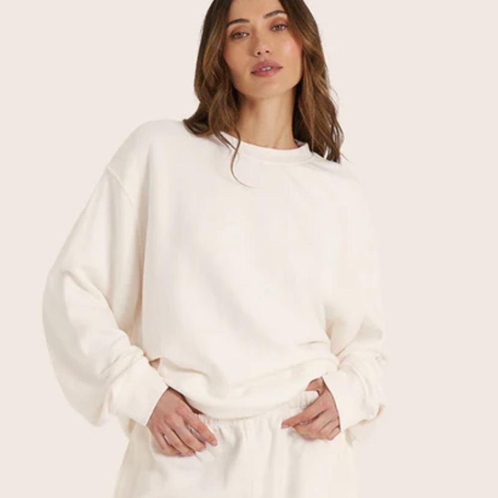 NWOT SET Active Lightweight Classic Crew (Blanc)